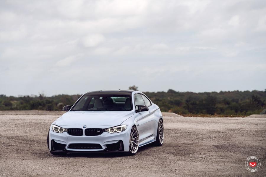 BMW M4 Coupe on Vossen Wheels (M-X4T) 2019 года  (фото 9 из 19)